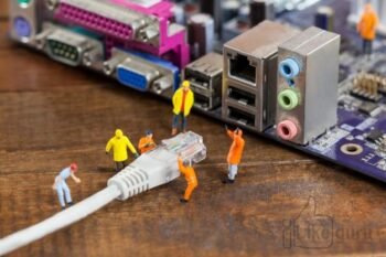 miniature-engineer-and-worker-plug-in-lan-cable-to-computer_1252-838