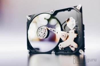 disassembled-hard-drive-from-computer-hdd-with-mirror-effect_8353-5988